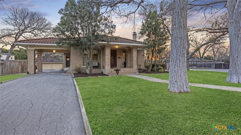 Photo of 418 S Santa Clara Avenue, New Braunfels, TX 78130 (MLS # 603213)