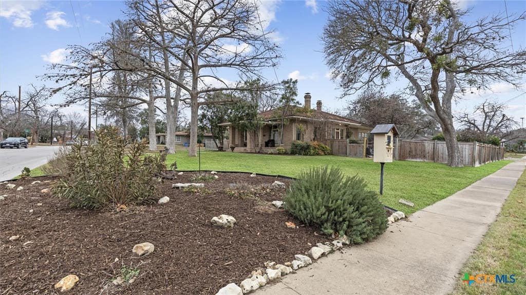 Photo of 418 S Santa Clara Avenue, New Braunfels, TX 78130 (MLS # 603213)