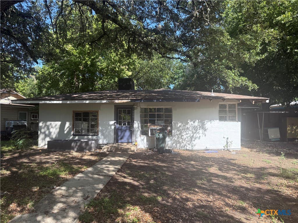 Photo of 900 Haynes Street, San Marcos, TX 78666 (MLS # 620649)