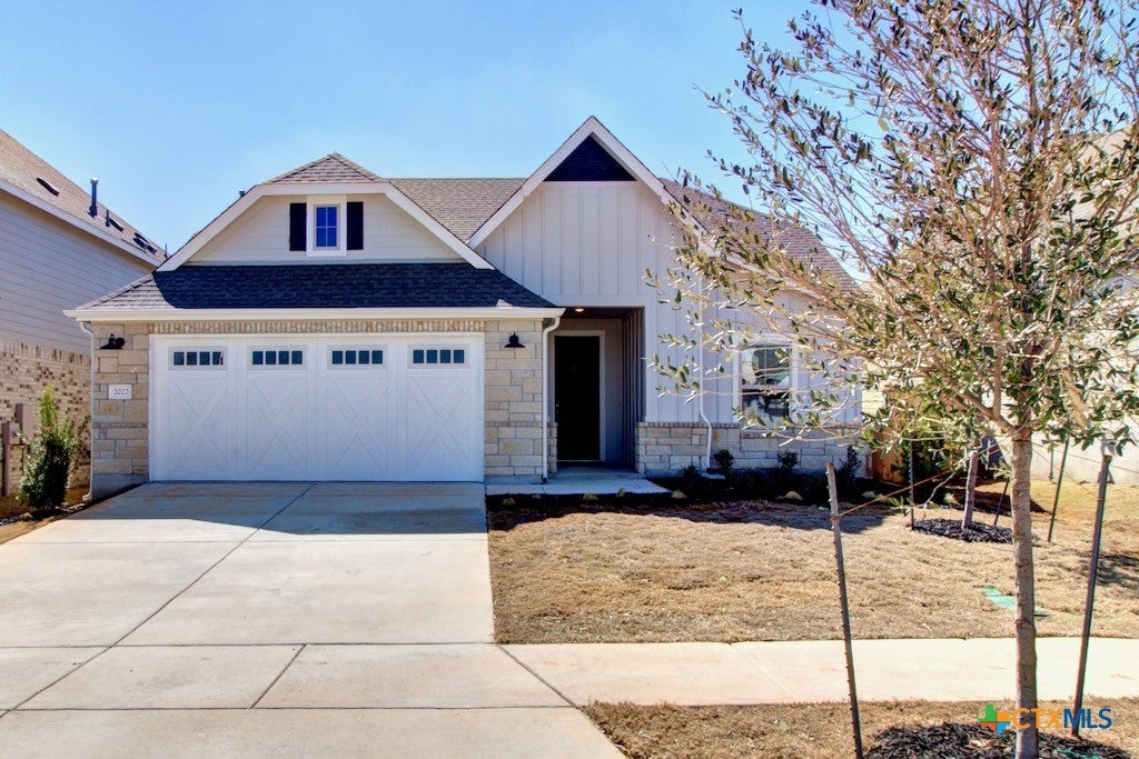Photo of 747 Navarro Street St, New Braunfels, TX 78132 (MLS # 608889)