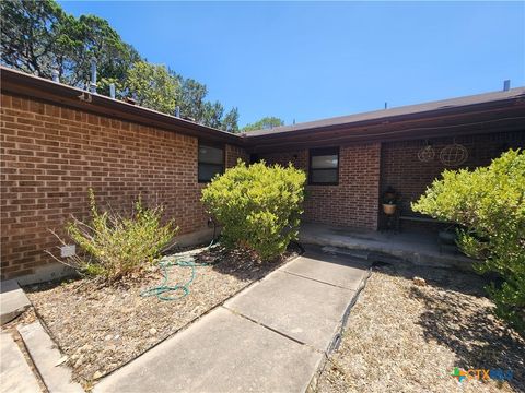 Photo of 929 Ohio Avenue, New Braunfels, TX 78130 (MLS # 612795)