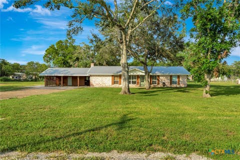 Photo of 1103 Old Bloomington Road, Victoria, TX 77905 (MLS # 620476)