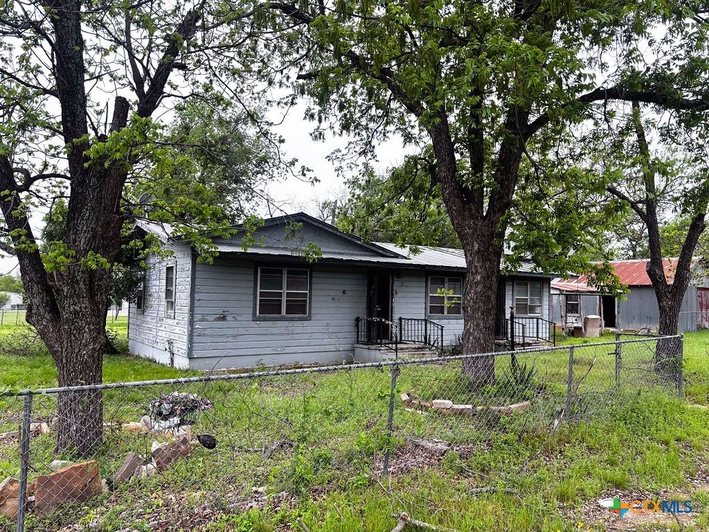 Photo of 507 S 7th Street, Lometa, TX 76853 (MLS # 610679)