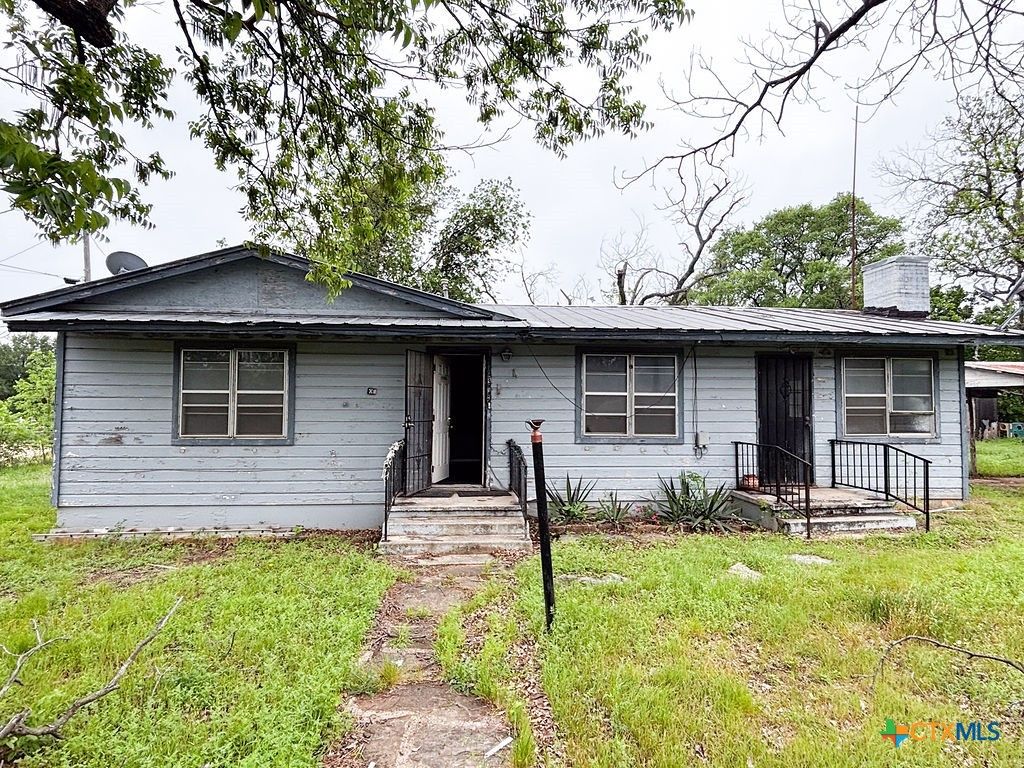 Photo of 507 S 7th Street, Lometa, TX 76853 (MLS # 610679)