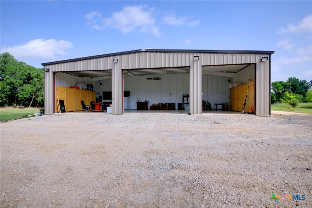 221 Private Road 4001