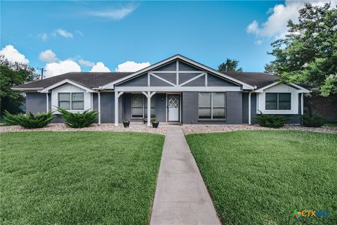 Photo of 1407 Plantation Road, Victoria, TX 77904 (MLS # 618163)