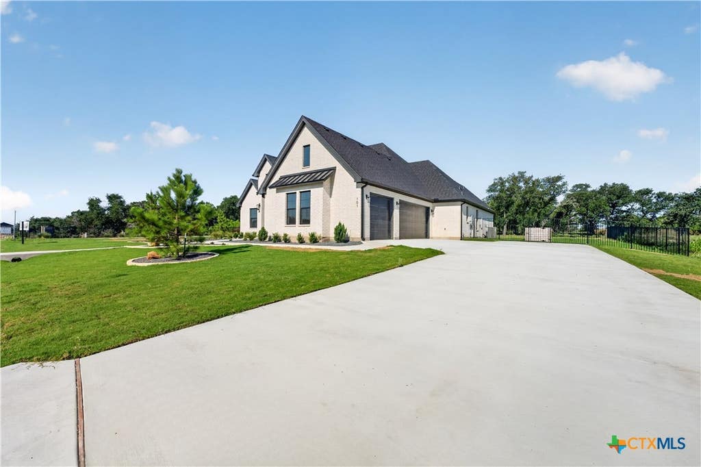 Photo of 101 Lakeview Court, Belton, TX 76513 (MLS # 622474)