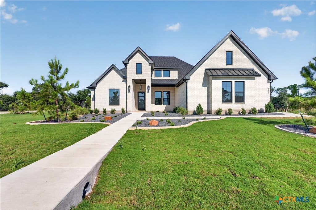Photo of 101 Lakeview Court, Belton, TX 76513 (MLS # 622474)