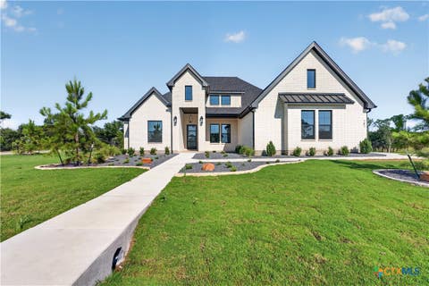 Photo of 101 Lakeview Court, Belton, TX 76513 (MLS # 622474)