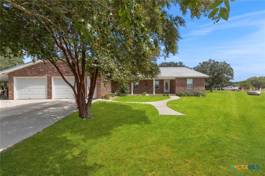 Photo of 172 Meadow Lake Drive, Seguin, TX 78155 (MLS # 622814)