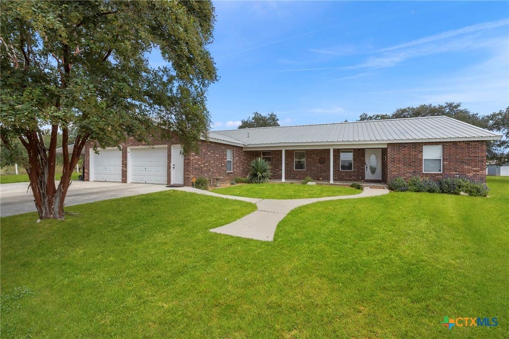 Photo of 172 Meadow Lake Drive, Seguin, TX 78155 (MLS # 622814)