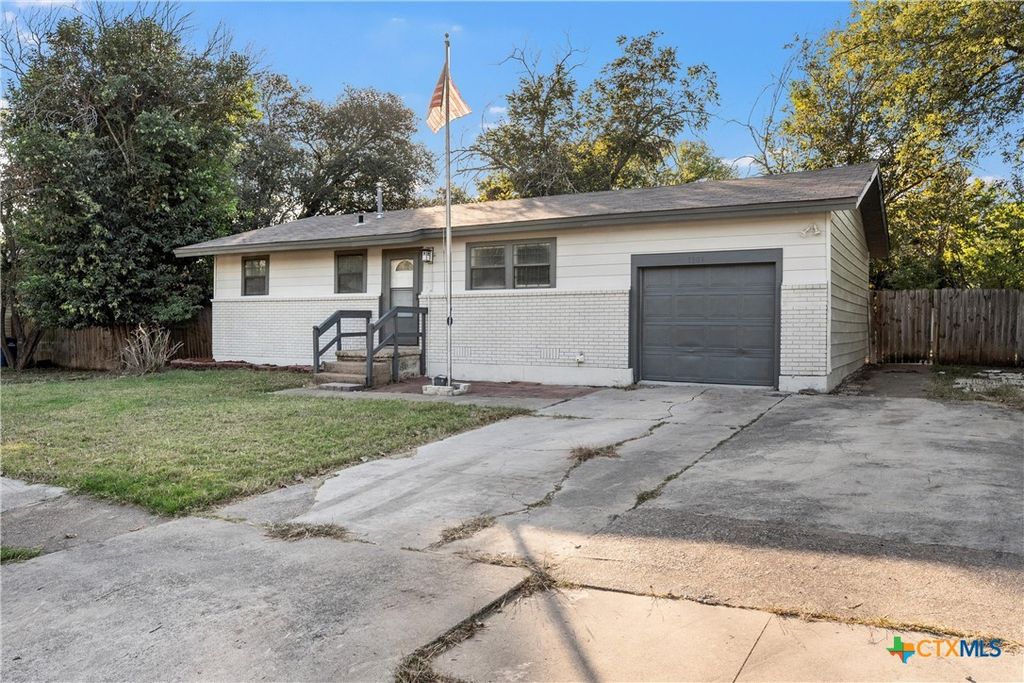 Photo of 1304 S 23rd Street, Copperas Cove, TX 76522 (MLS # 610925)