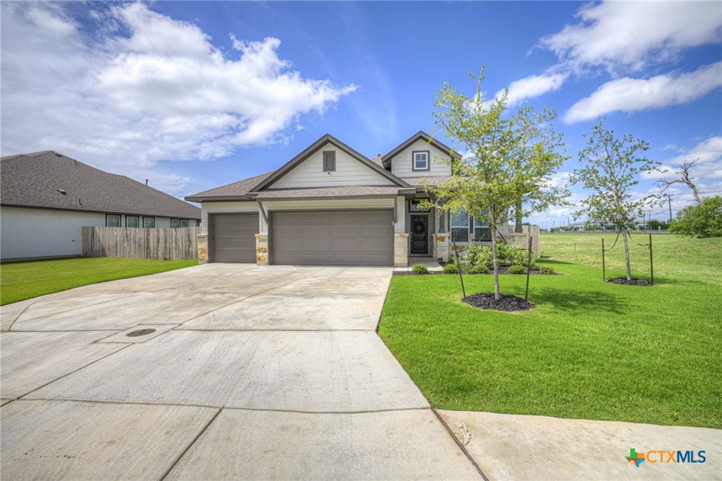 Photo of 708 Willowbrook, New Braunfels, TX 78130 (MLS # 614684)