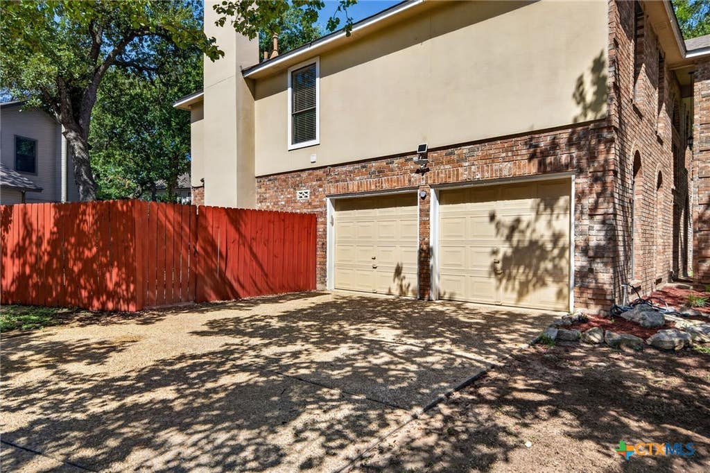 Photo of 2326 Oak Castle Dr, San Antonio, TX 78232 (MLS # 623392)