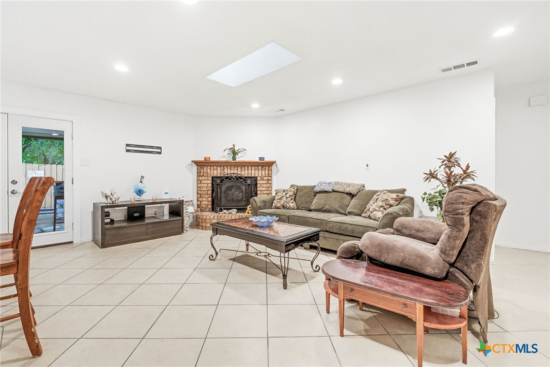302 W Anderson Avenue