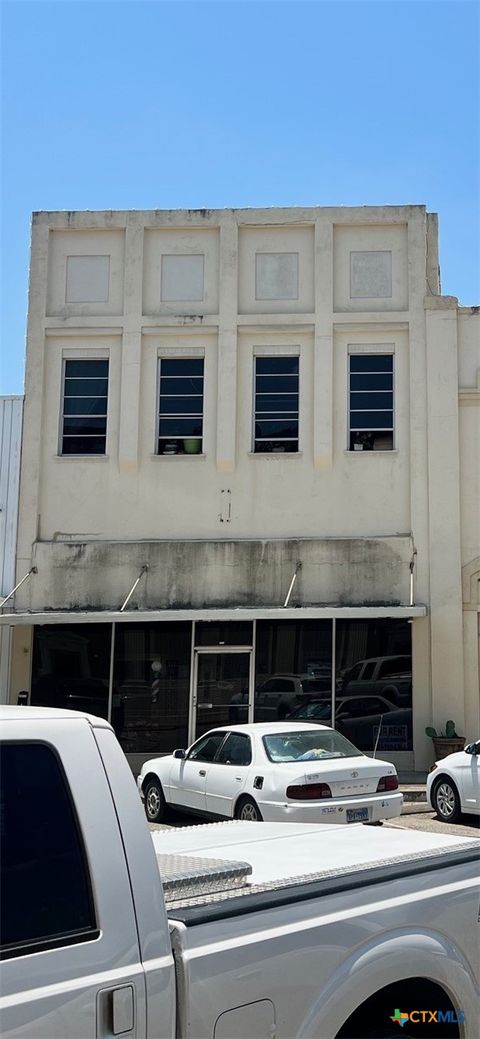 210 W Grand Avenue Yoakum TX 77995