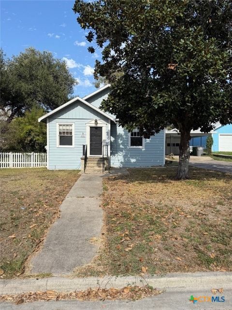Photo of 606 W Forrest Street, Victoria, TX 77901 (MLS # 598112)