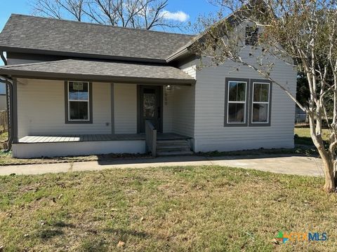 A home in Hallettsville