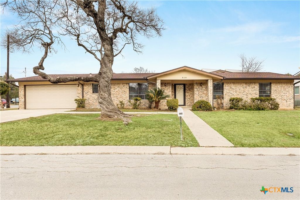 Photo of 610 Creek Drive, New Braunfels, TX 78130 (MLS # 603521)