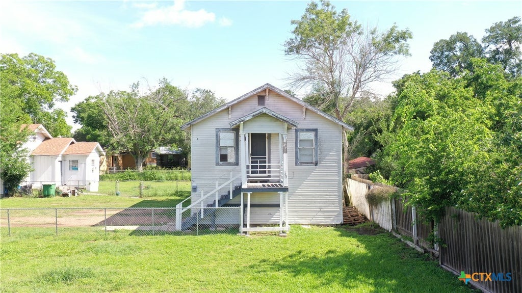 Photo of 1704 N Goldman Street, Victoria, TX 77901 (MLS # 627612)