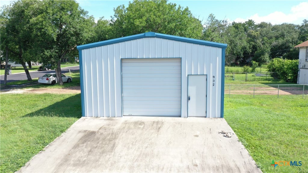Photo of 1704 N Goldman Street, Victoria, TX 77901 (MLS # 627612)