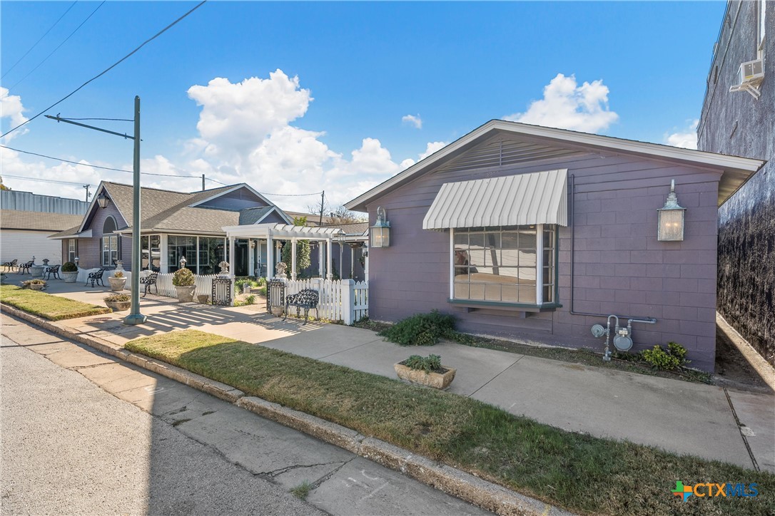 103-105 E Center Street