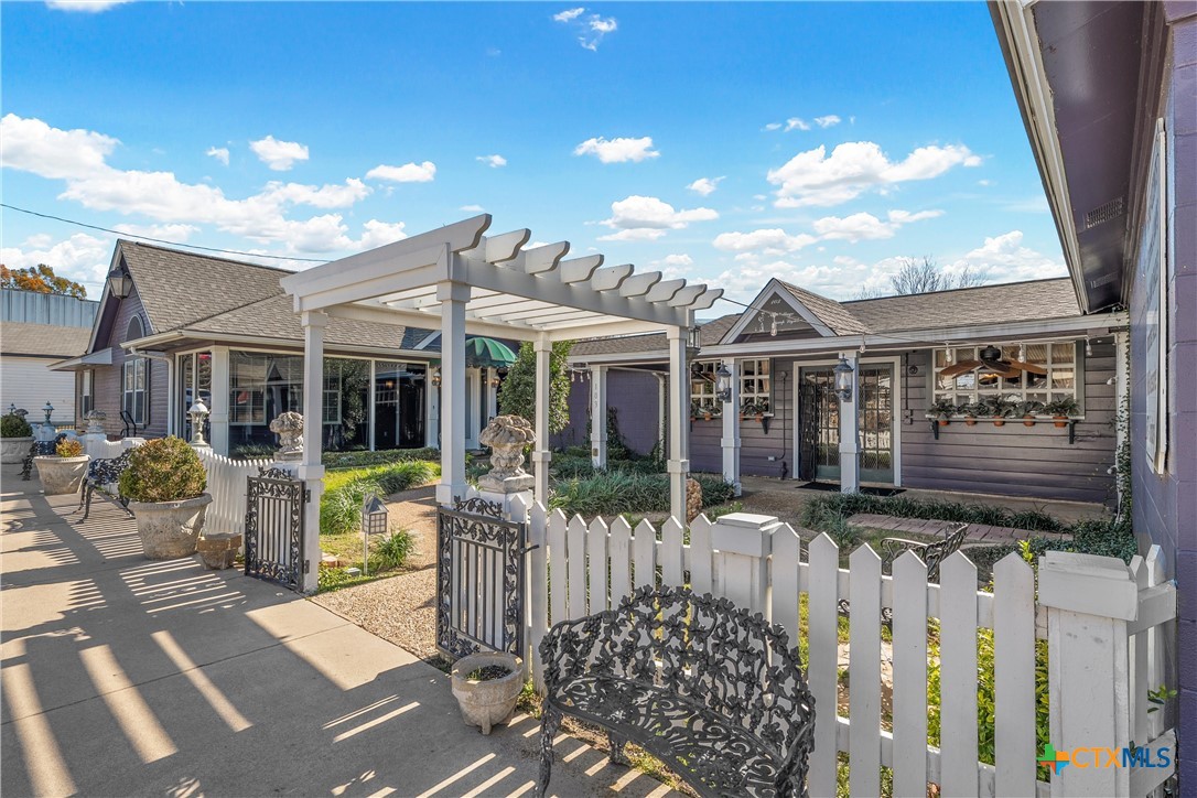 103-105 E Center Street