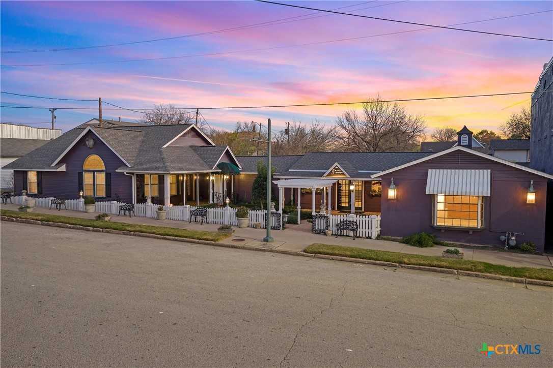 103-105 E Center Street