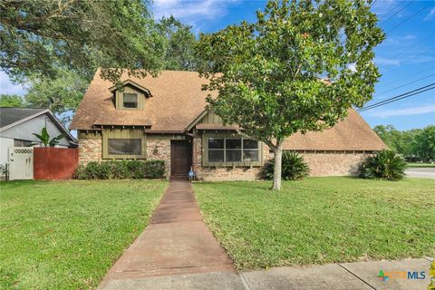 Photo of 101 N Crescent Drive, Victoria, TX 77901 (MLS # 615965)