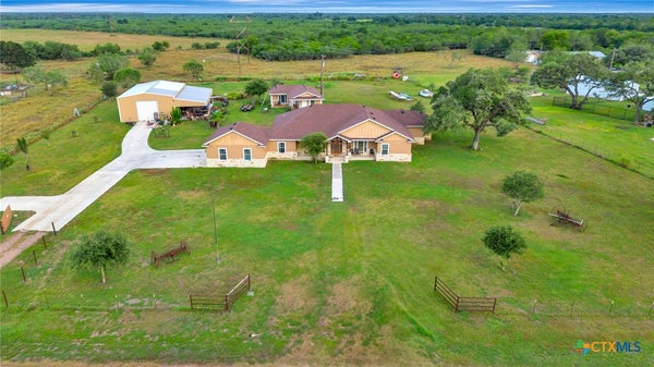 1207 FRIAR RD, CUERO, TX 77954 - Image 30724260ff7cf9fa002f7fa5e8c503bd/1566478357