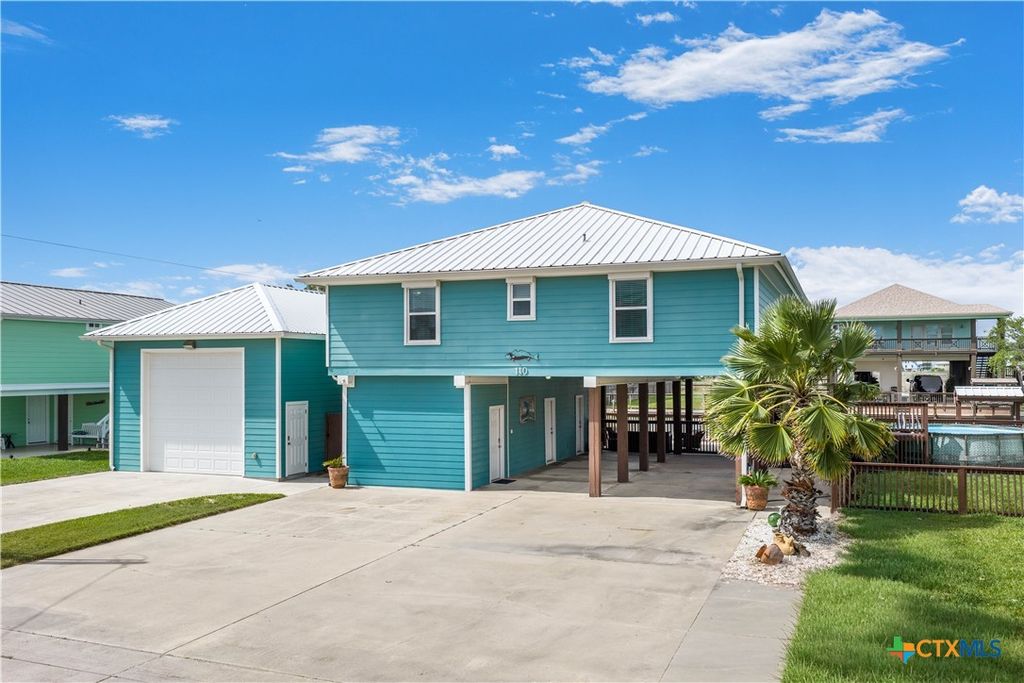 Photo of 140 Channelview, Rockport, TX 78382 (MLS # 610887)