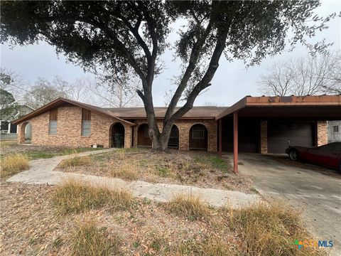 509 W 6th Street Yorktown TX 78164