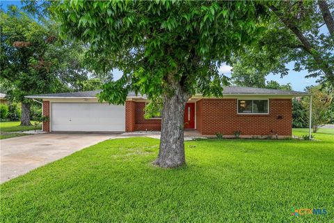 Photo of 2417 Robin Road, Temple, TX 76502 (MLS # 618067)