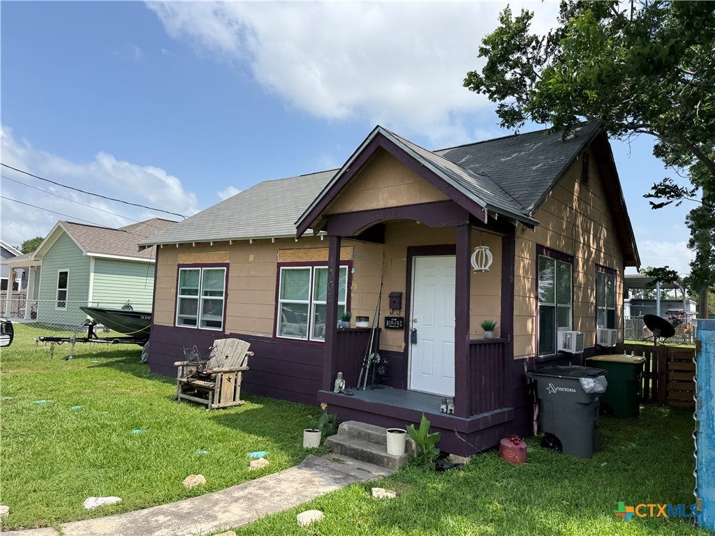 Photo of 1003 E San Antonio Street, Victoria, TX 77901 (MLS # 627759)