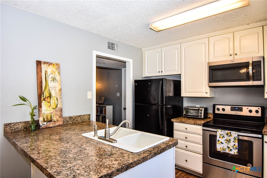 2202 Stagecoach Trail