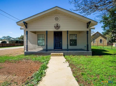 Photo of 103 N Avenue Q, Johnson City, TX 78636 (MLS # 611970)