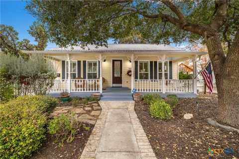 Photo of 260 N Santa Clara Avenue, New Braunfels, TX 78130 (MLS # 600278)