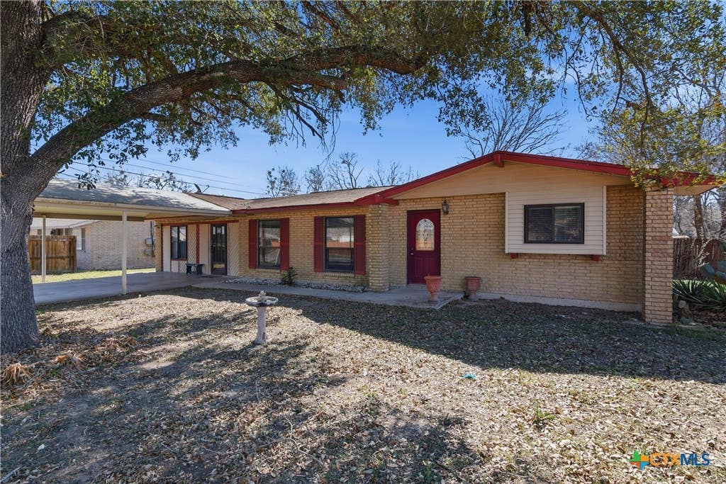 Photo of 102 Runnel Street, Seguin, TX 78155 (MLS # 609481)