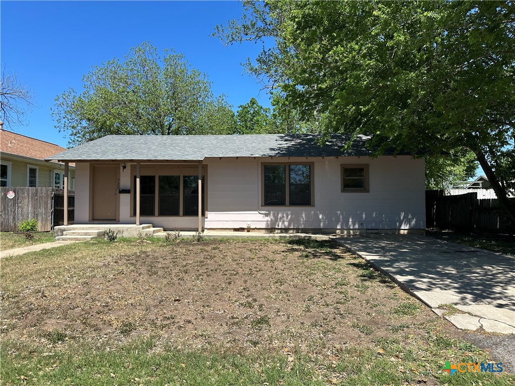 Photo 1 of 12 — 726 E Humphreys Street, Seguin, TX 78155