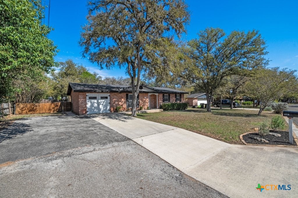 Photo of 618 Dartmouth Street, San Marcos, TX 78666 (MLS # 628210)
