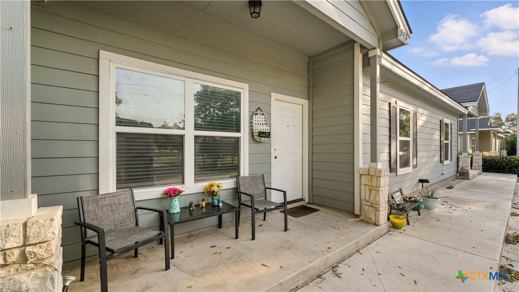 Photo of 911 E Seideman Street, Seguin, TX 78155 (MLS # 585547)