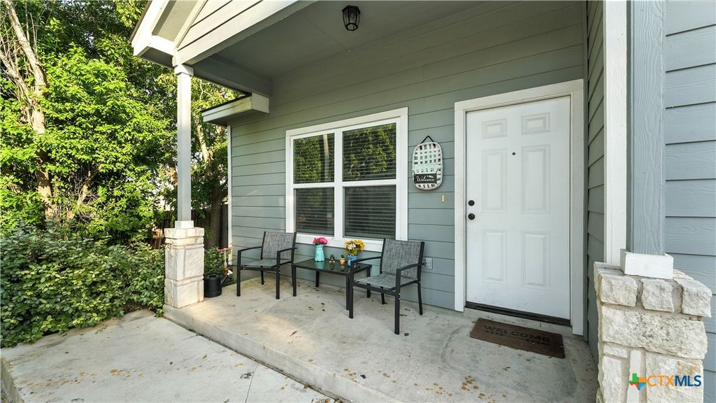 Photo of 911 E Seideman Street, Seguin, TX 78155 (MLS # 585547)