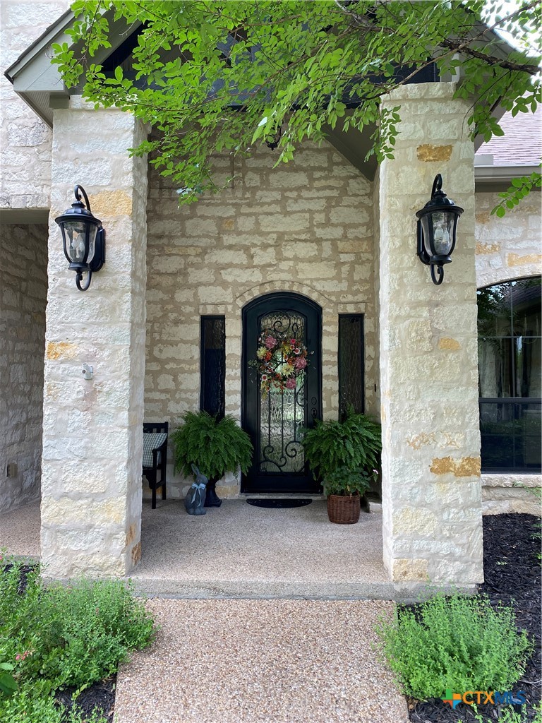 6110 Wooded Creek Cove