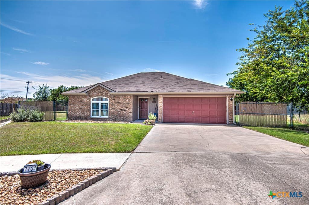 Photo of 2704 Poage Circle, Killeen, TX 76543 (MLS # 622811)