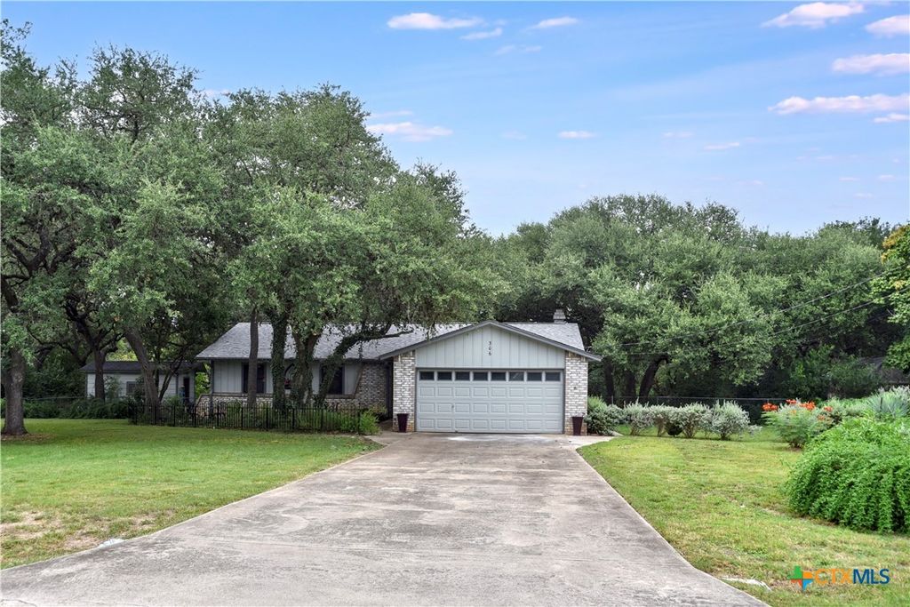 Photo of 306 Deerwood Drive, San Marcos, TX 78666 (MLS # 587920)