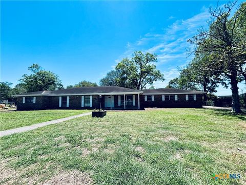 Photo of 409 Yupon Avenue, Victoria, TX 77901 (MLS # 614164)