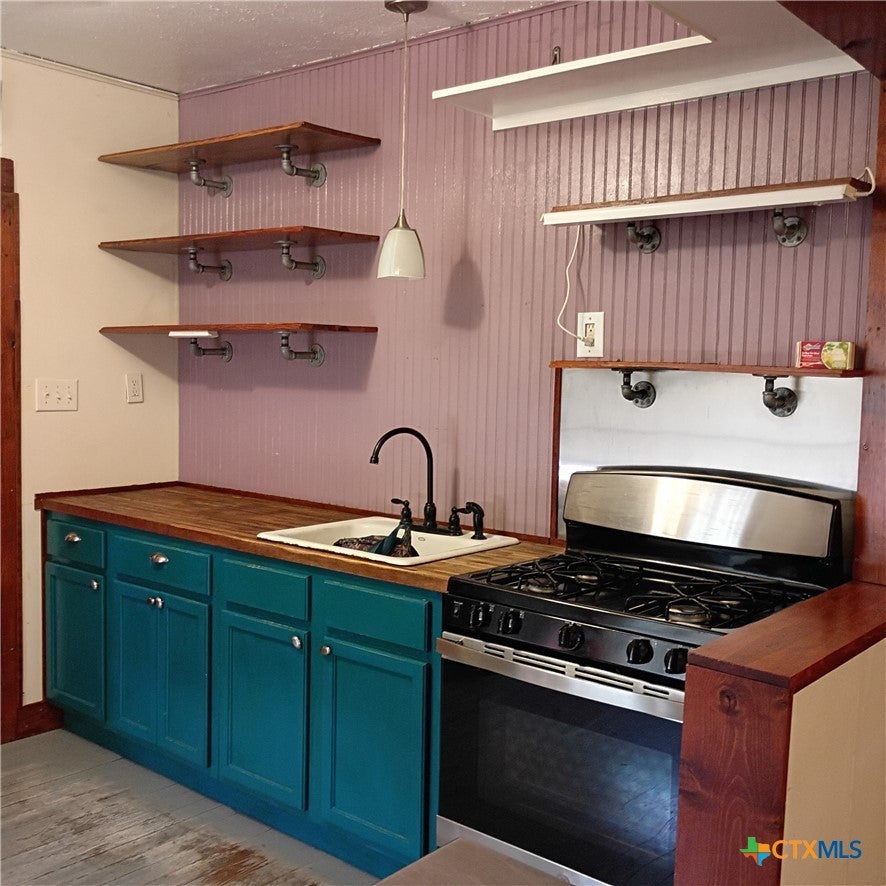 606 E Newman