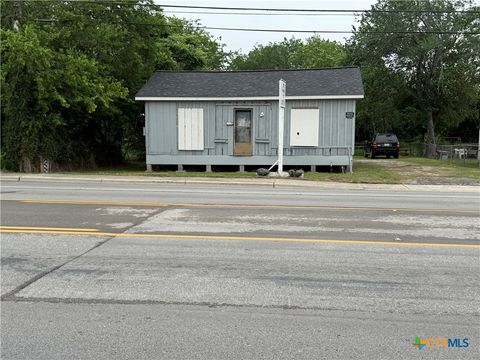Photo of 906 E Goodwin Ave. Avenue, Victoria, TX 77901 (MLS # 612711)