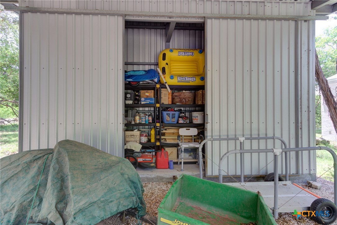 Wimberley, Texas 78676, United States, 2 Bedrooms Bedrooms, ,2 BathroomsBathrooms,Residential,Pending,53242