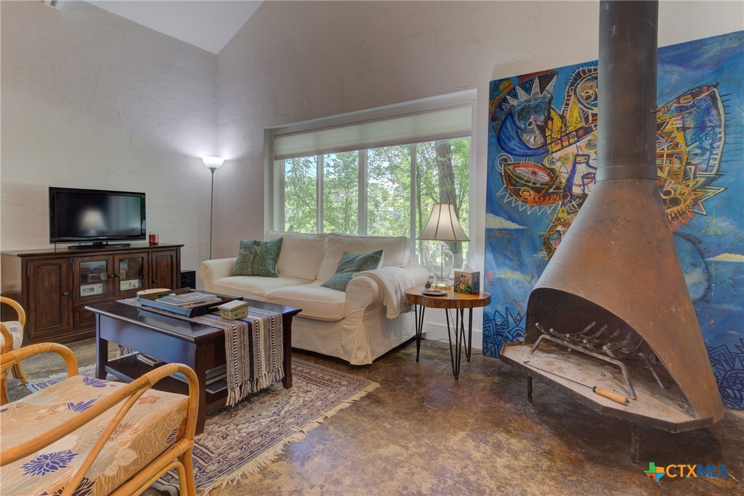 Wimberley, Texas 78676, United States, 2 Bedrooms Bedrooms, ,2 BathroomsBathrooms,Residential,Pending,53242